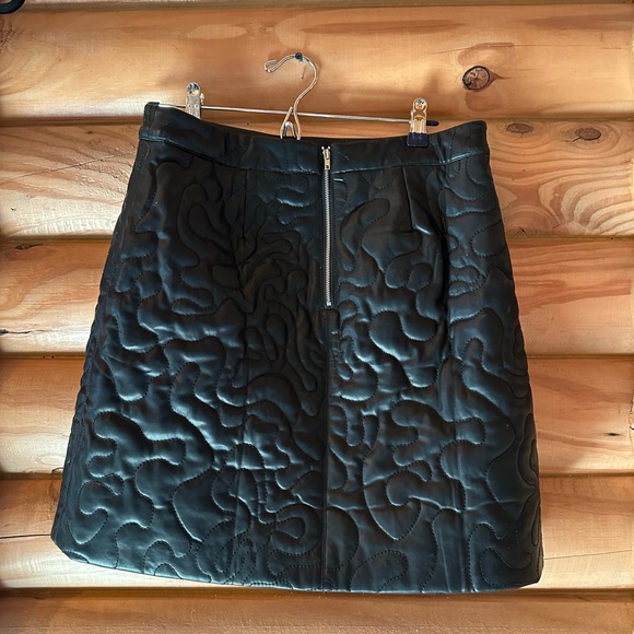 Black Mini skirt - Picture 2 of 9